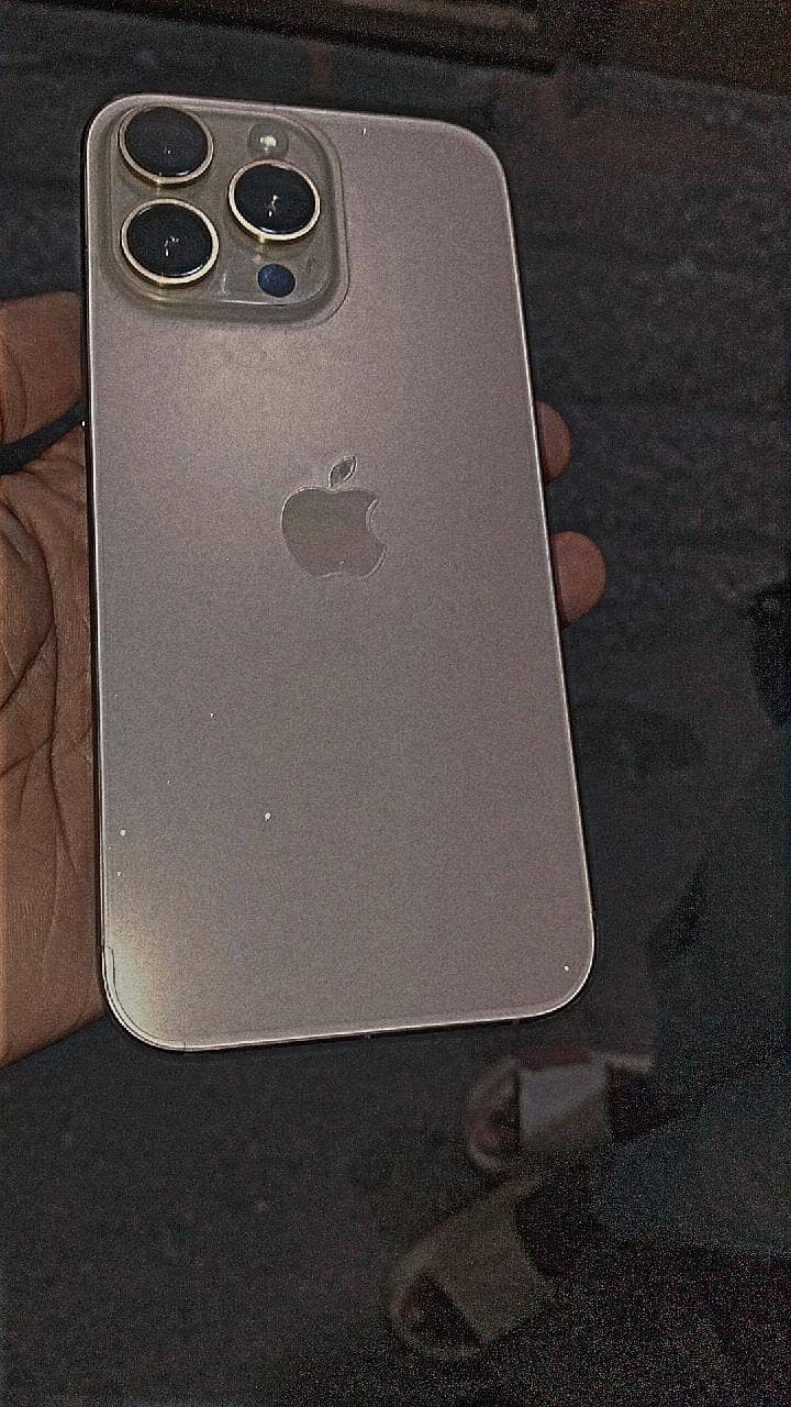 Apple iPhone 16 Pro Max 0