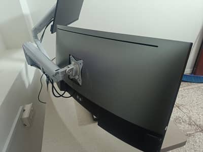 Dell 34 inch ultrawide screen & 24 inch with moveable mount