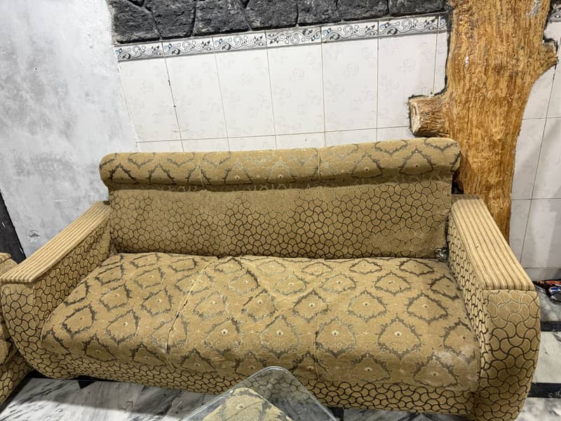 چار سنگل اور تین بڑے صوفے ڈبل اور ترپل 2