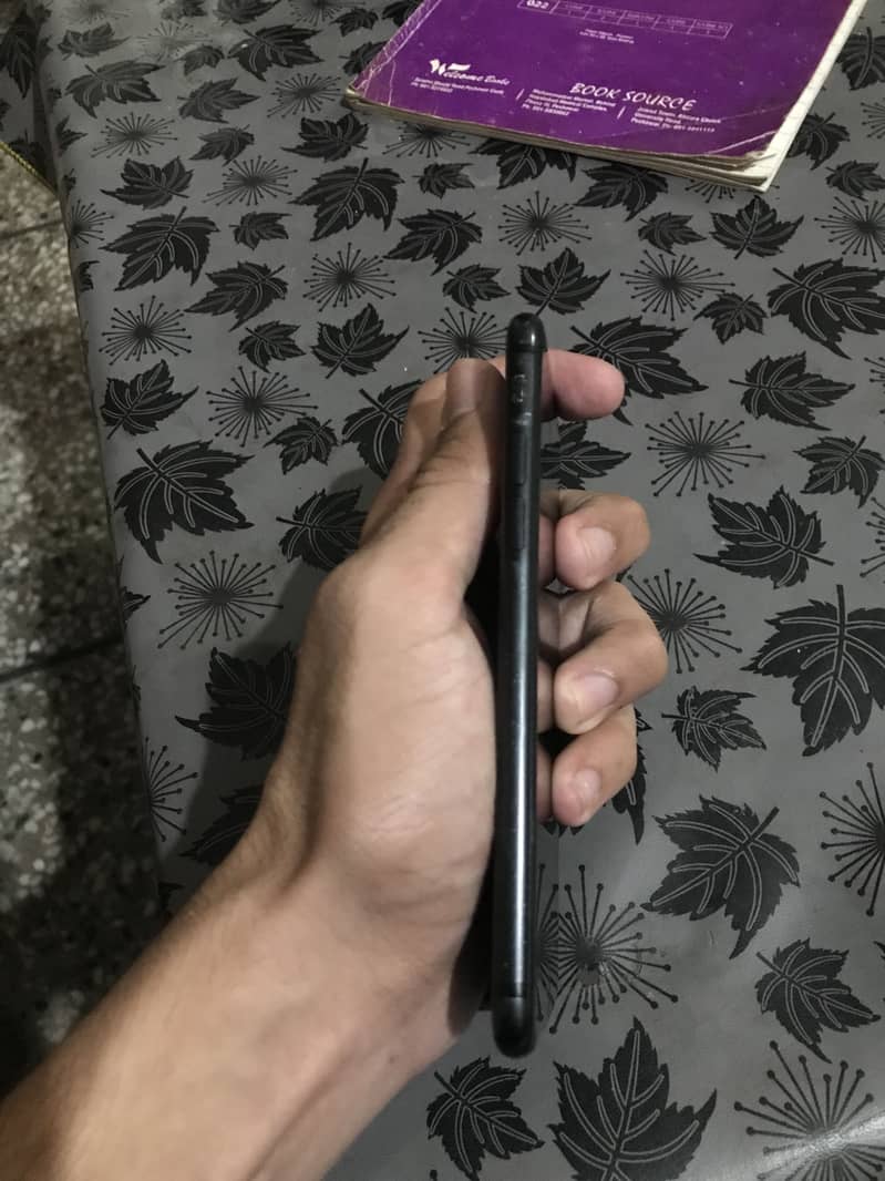 Apple iPhone 7 2