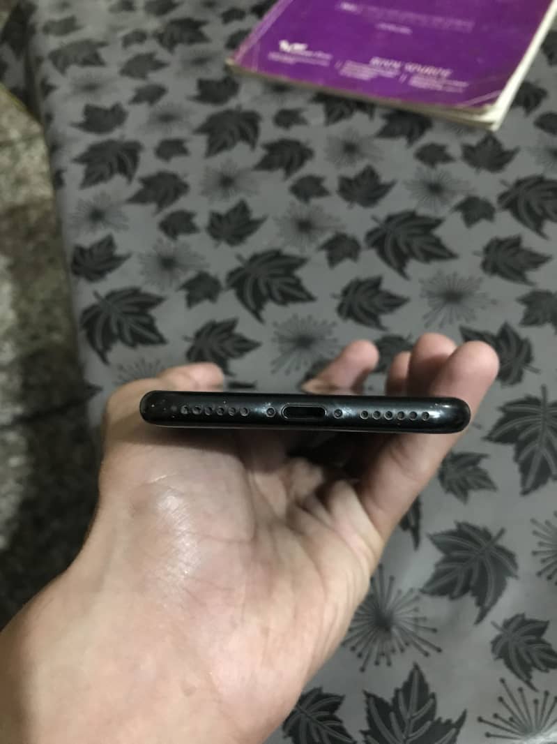Apple iPhone 7 4