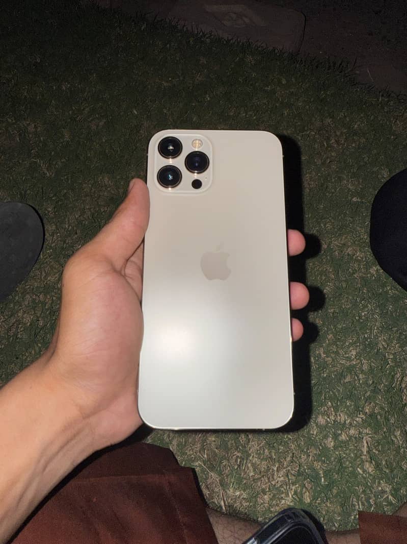 Iphone 12 pro max 4