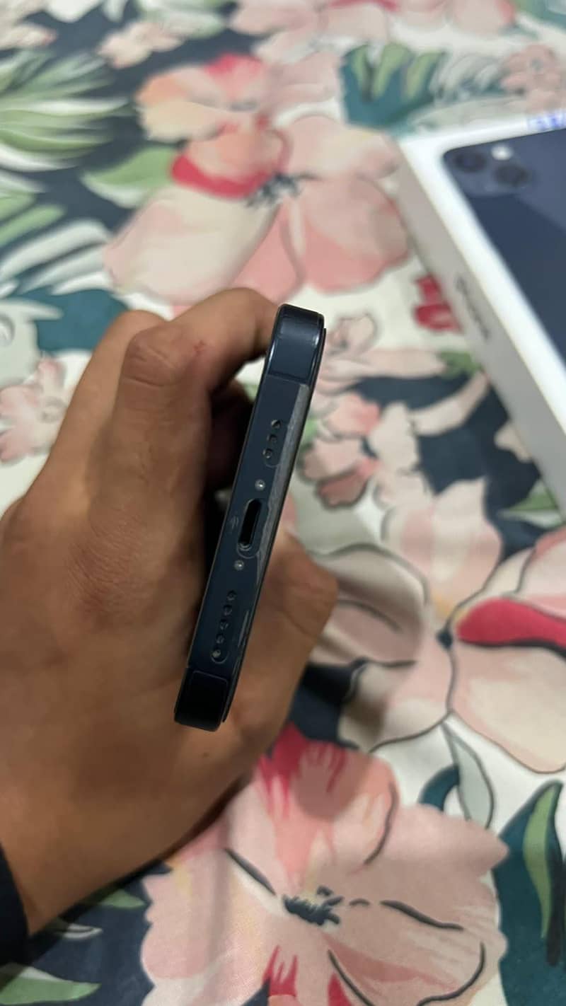 Apple iPhone 13 6