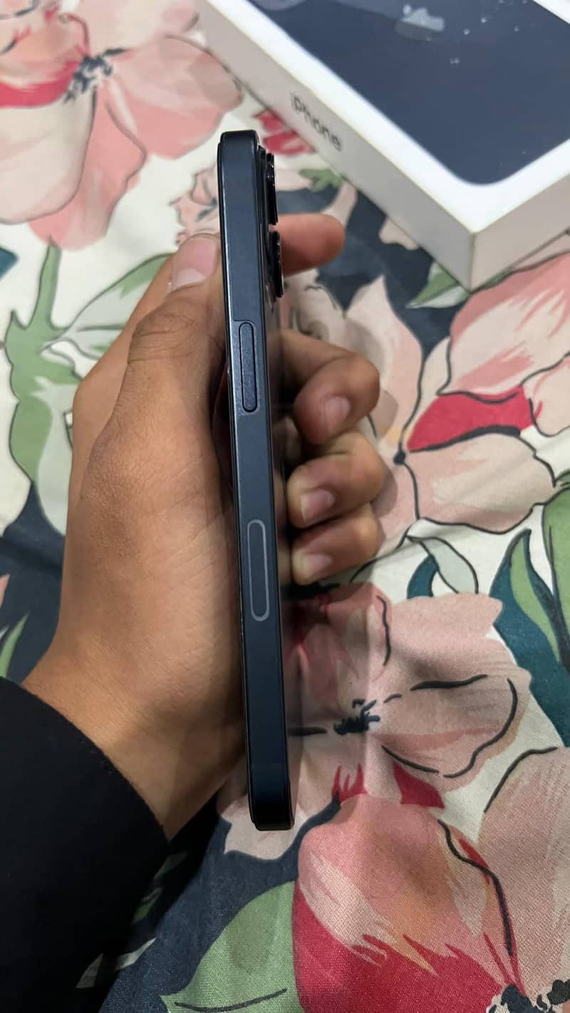Apple iPhone 13 8