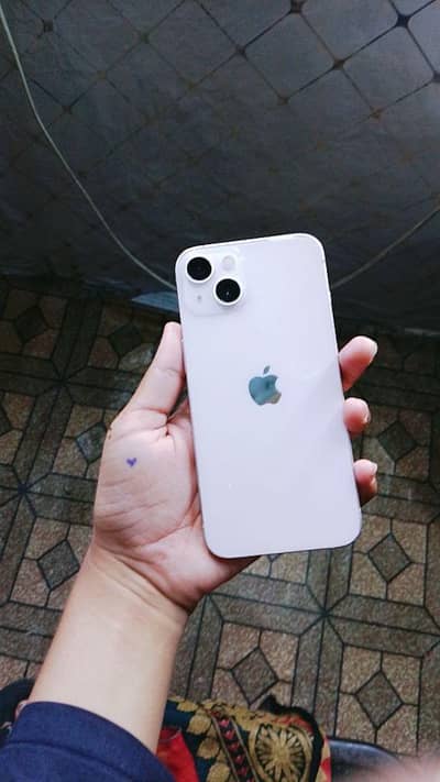 Apple iPhone 13