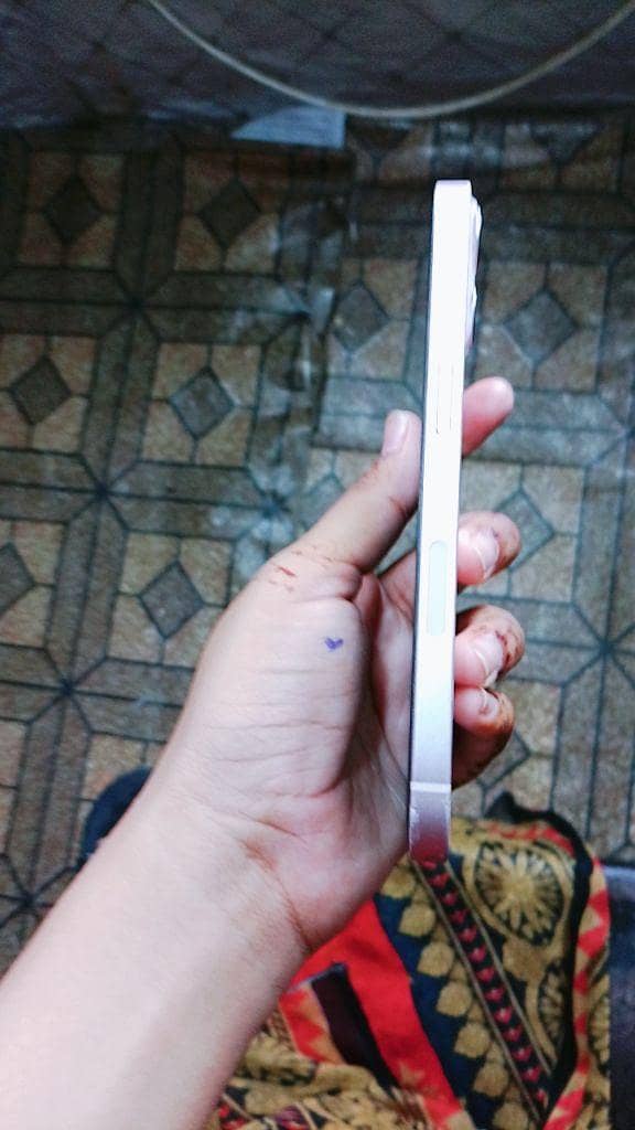 Apple iPhone 13 3