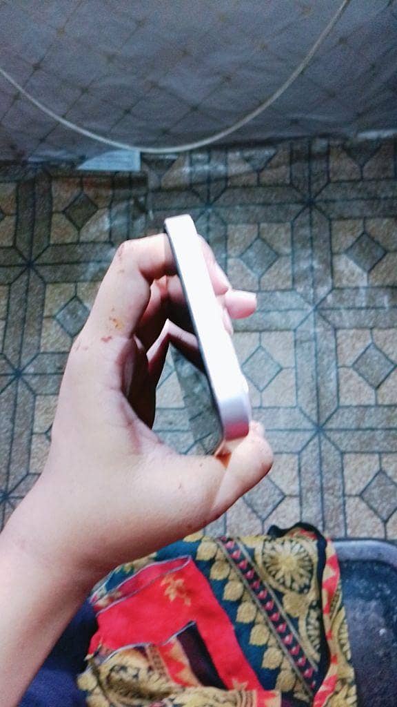 Apple iPhone 13 4