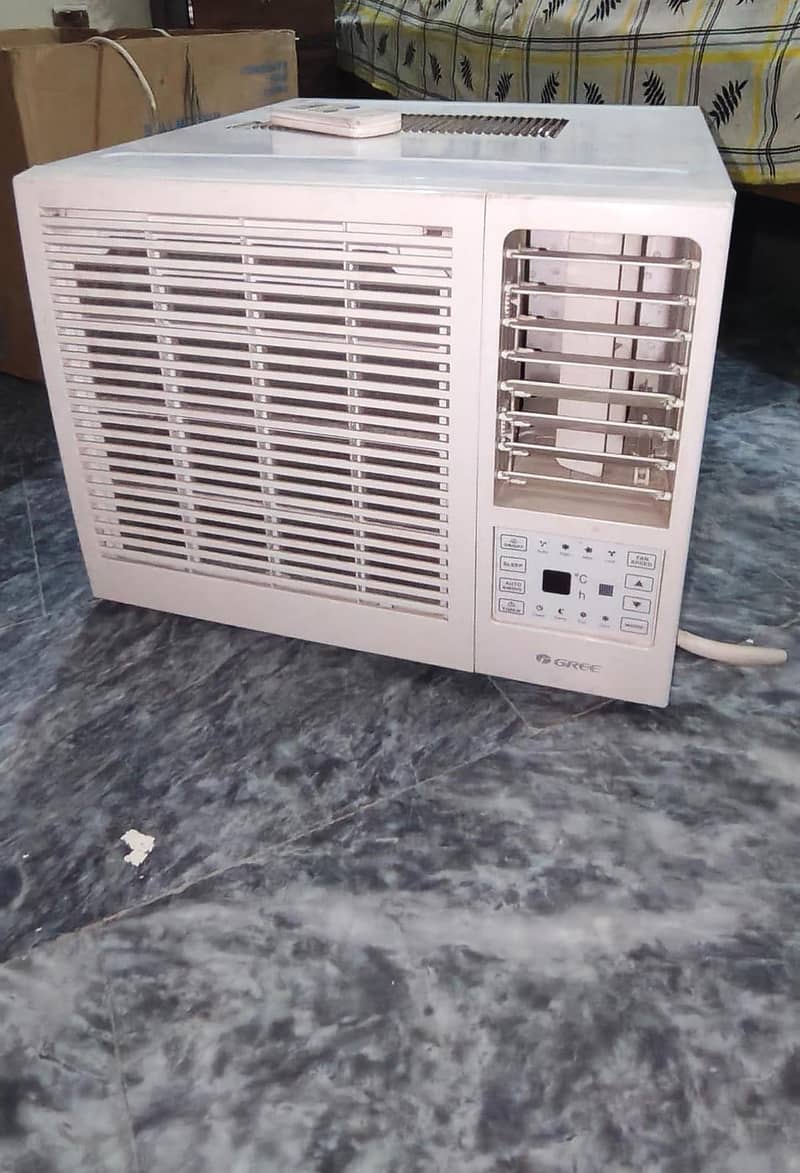 window AC 1