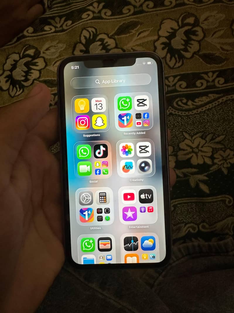 Apple iPhone 11 4