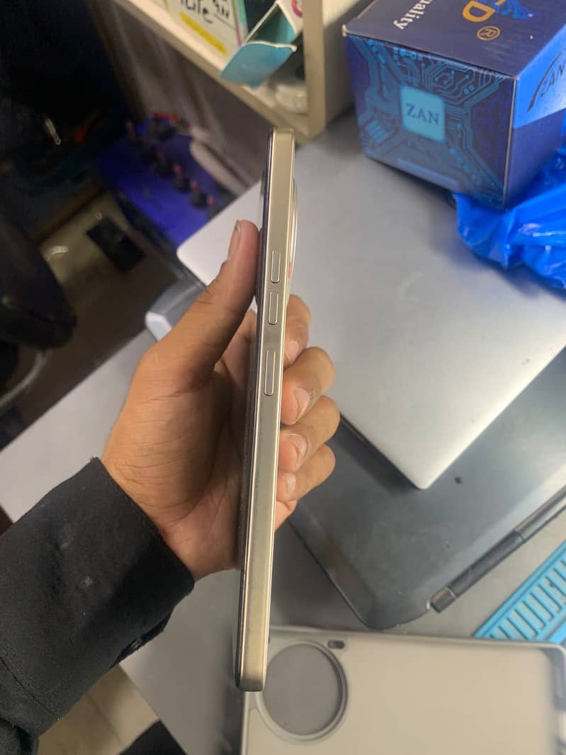 Tecno CAMON 30 0