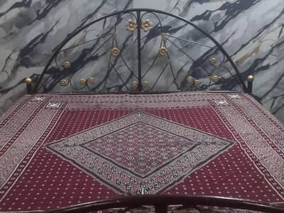King sized bed without mattress