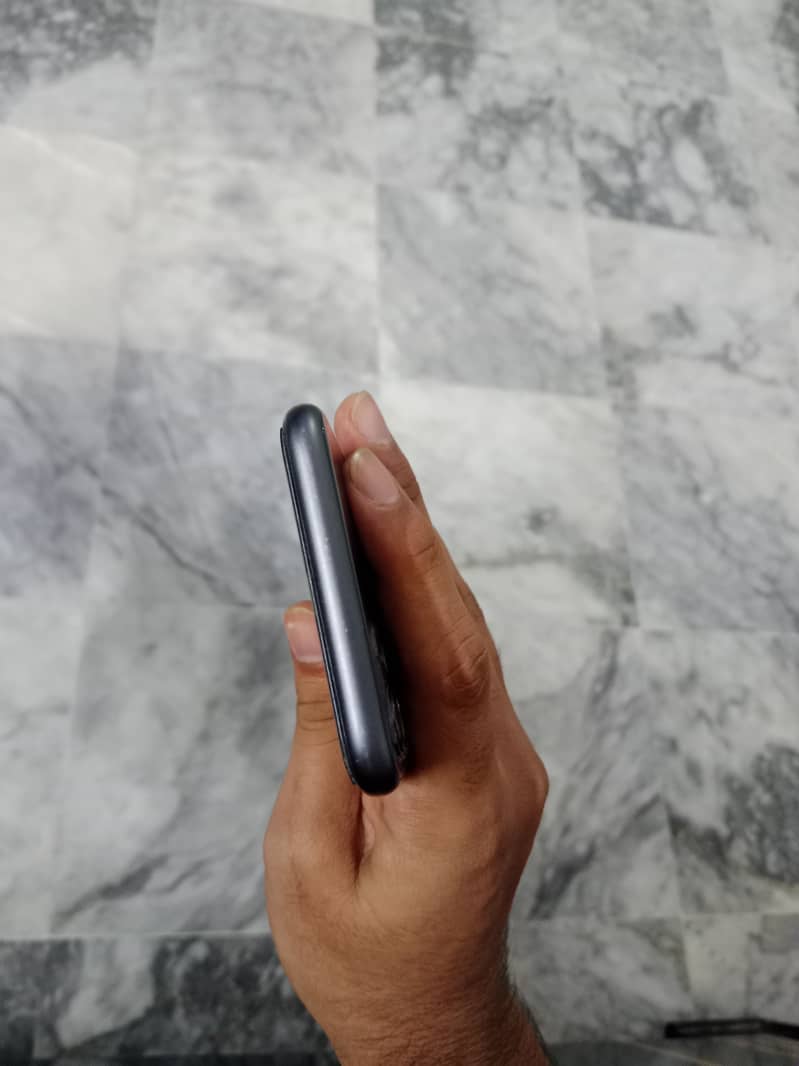 Apple iPhone 11 3
