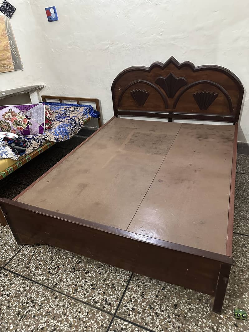 Queen size bed 1