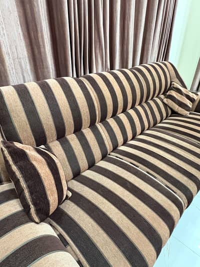 7 Seater Sofa Set in New Condition