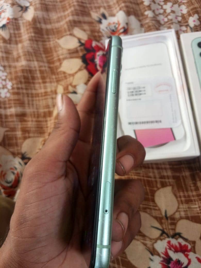 Apple iPhone 11 7