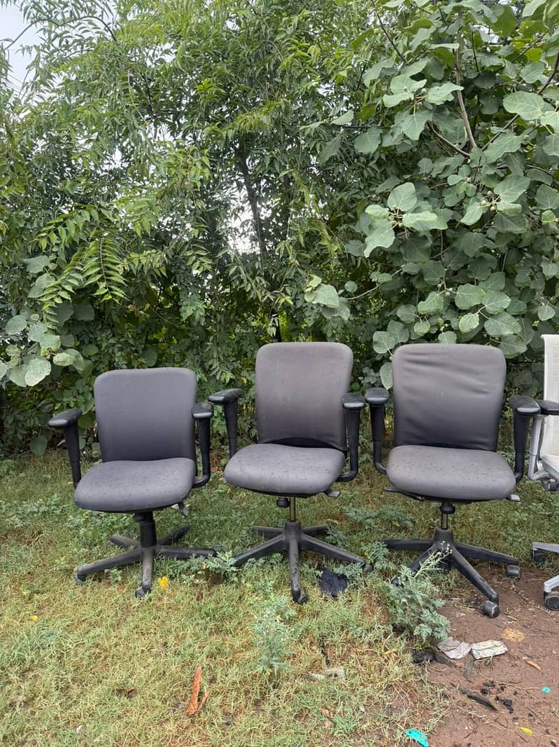 Office chairs/Office table/Draws/Tables/Racks/Sofas/Computer Tables 10