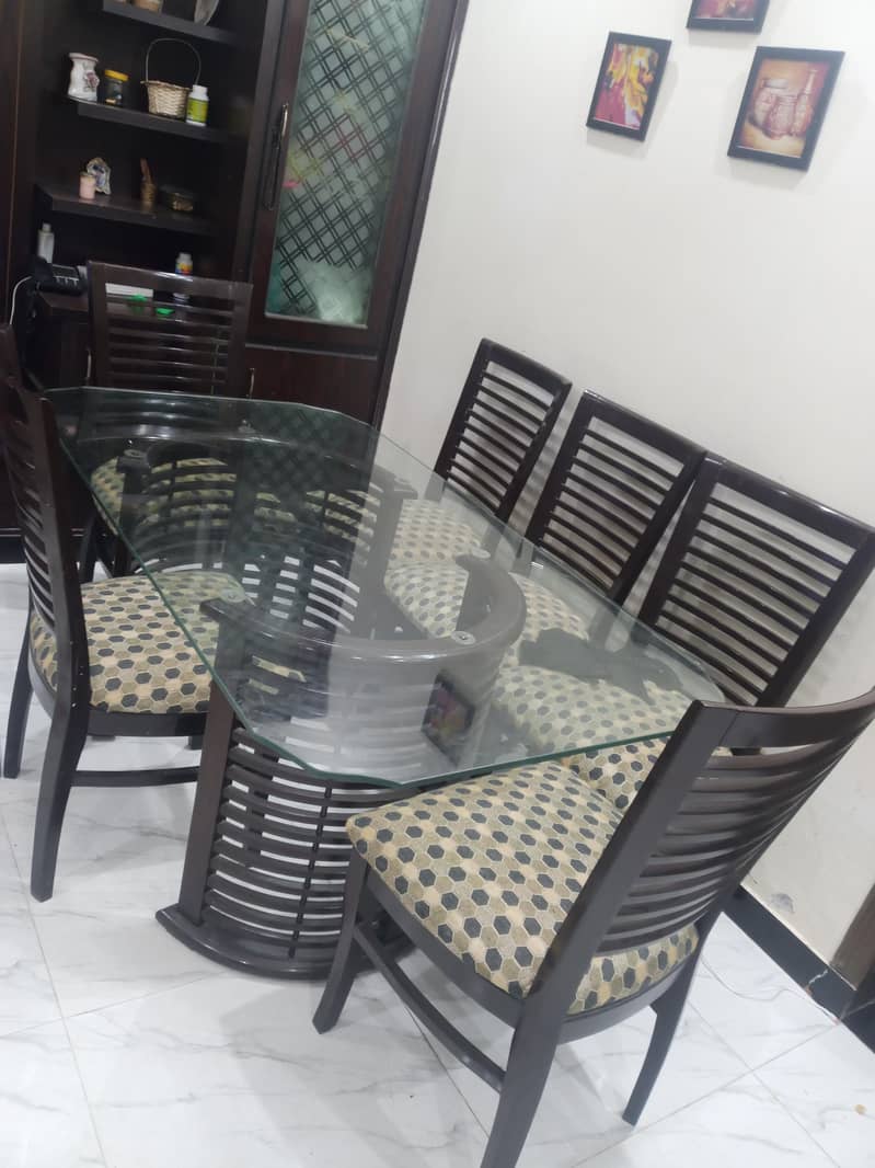 6 seater daining table 0