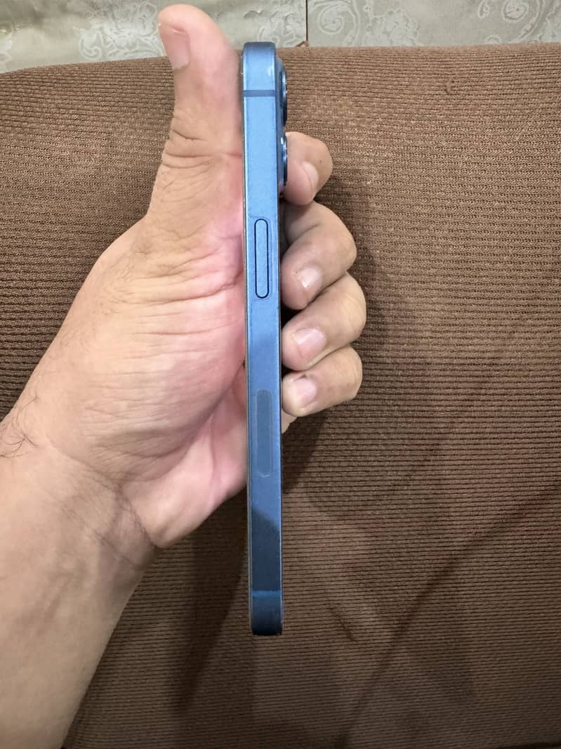 Apple iPhone 13 5