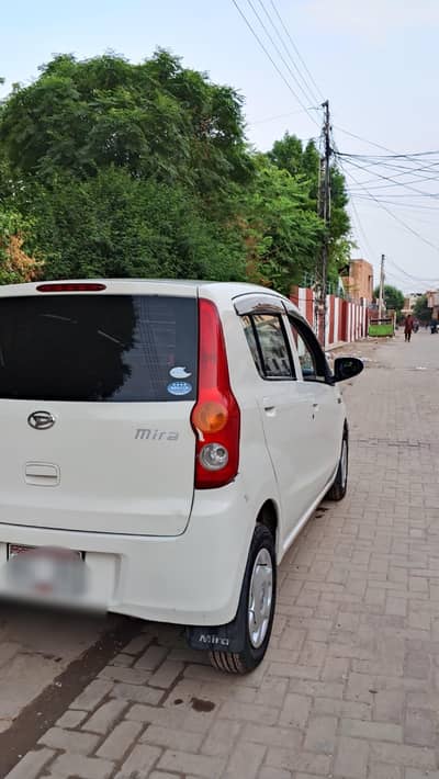 Daihatsu Mira 2011