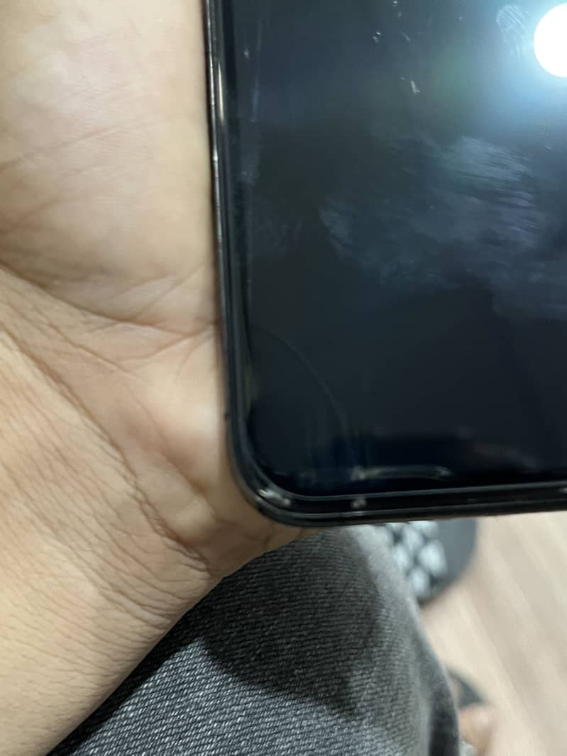 iPhone 11 Pro Max 4