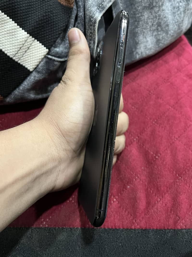 iPhone 11 Pro Max 2