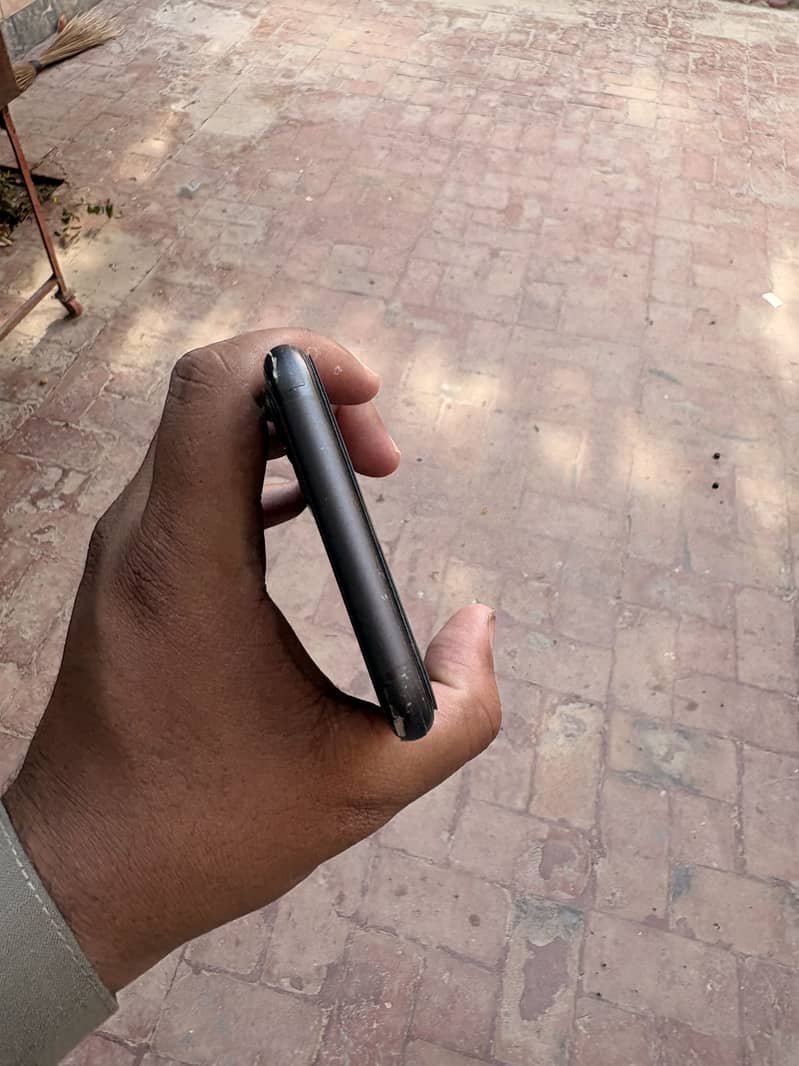 Apple iPhone 11 3