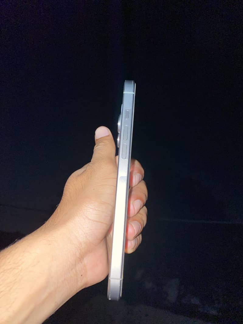 IPHONE 16 pro max 2