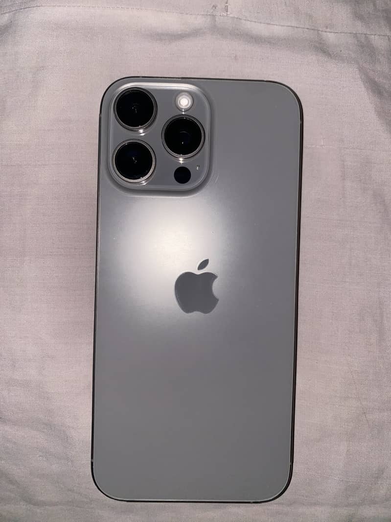 IPHONE 16 pro max 4