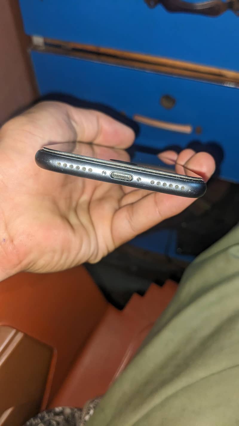 Apple iPhone 8 3