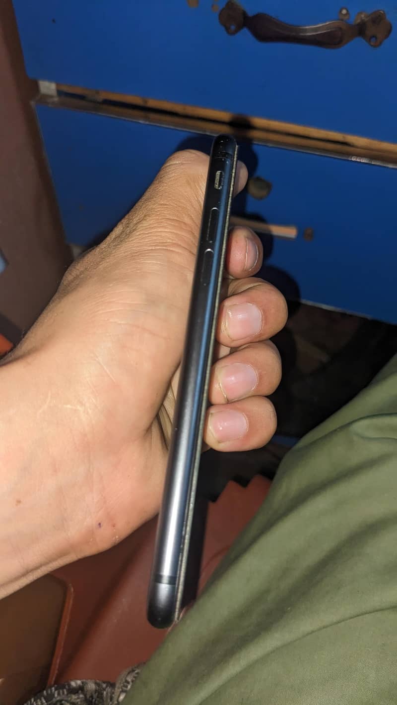 Apple iPhone 8 4