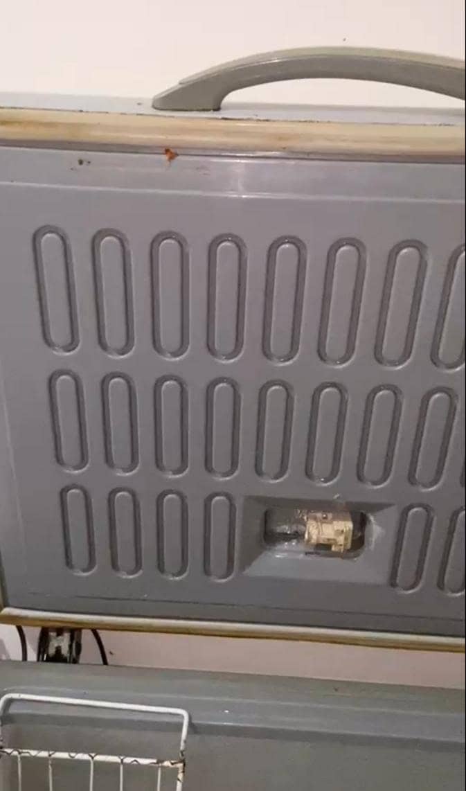waves Deep freezer Door 8