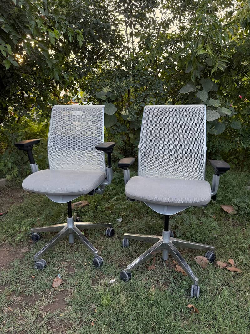Office chairs/Office table/Draws/Tables/Racks/Sofas/Computer Tables 3
