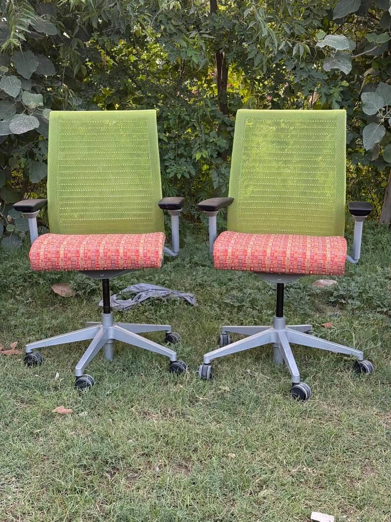 Office chairs/Office table/Draws/Tables/Racks/Sofas/Computer Tables 6