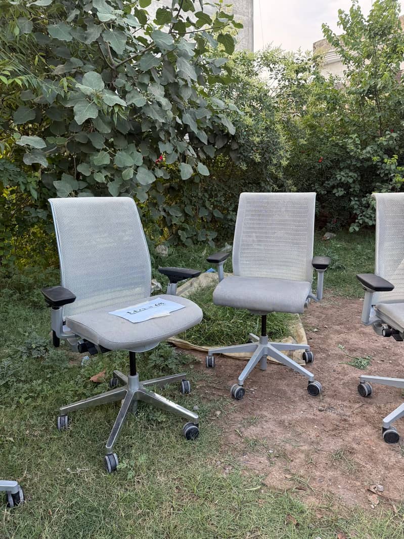 Office chairs/Office table/Draws/Tables/Racks/Sofas/Computer Tables 7