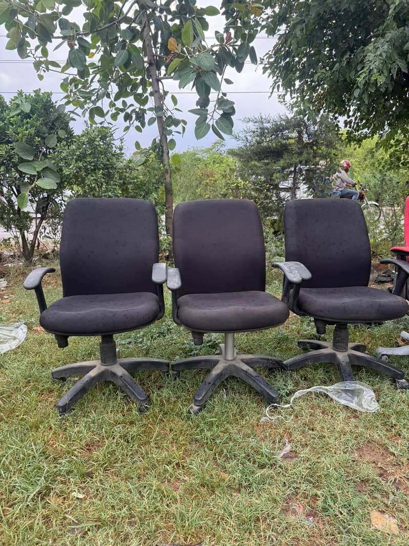 Office chairs/Office table/Draws/Tables/Racks/Sofas/Computer Tables 8