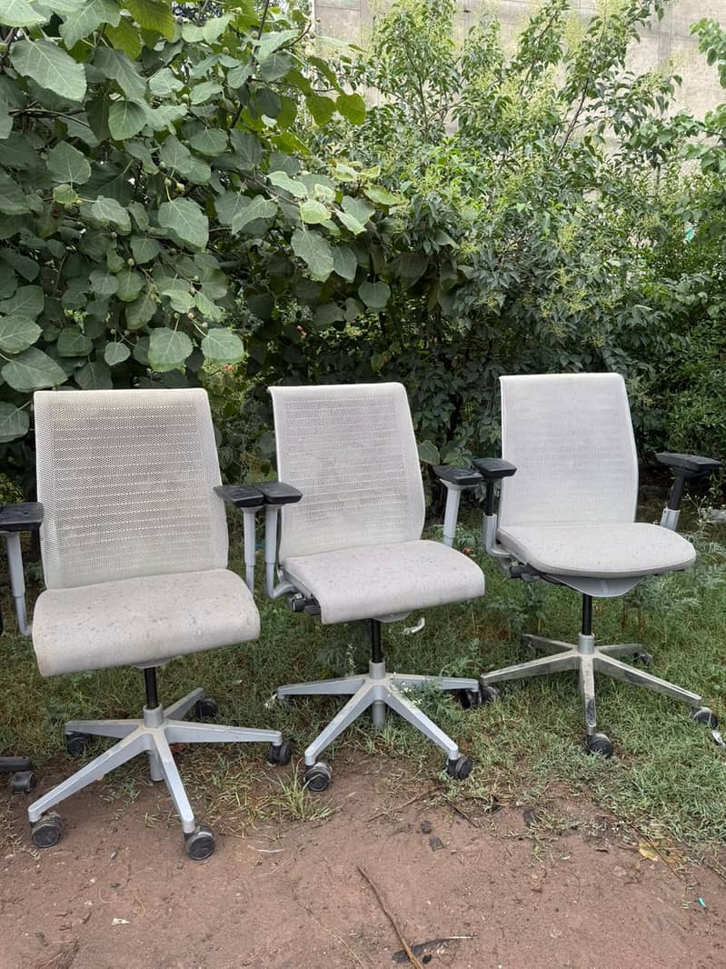 Office chairs/Office table/Draws/Tables/Racks/Sofas/Computer Tables 12