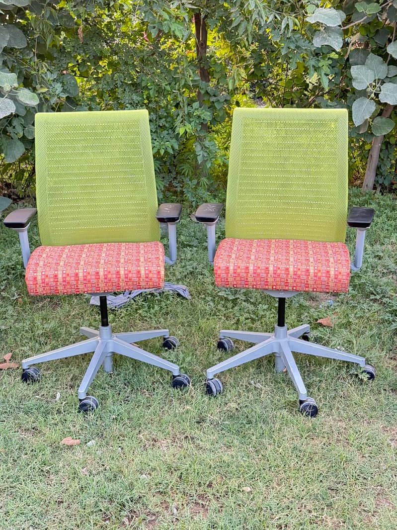 Office chairs/Office table/Draws/Tables/Racks/Sofas/Computer Tables 14