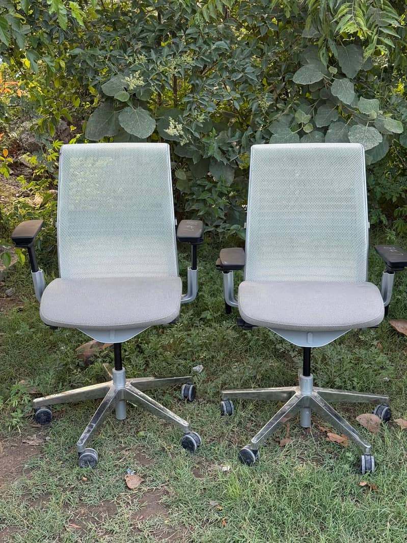 Office chairs/Office table/Draws/Tables/Racks/Sofas/Computer Tables 17