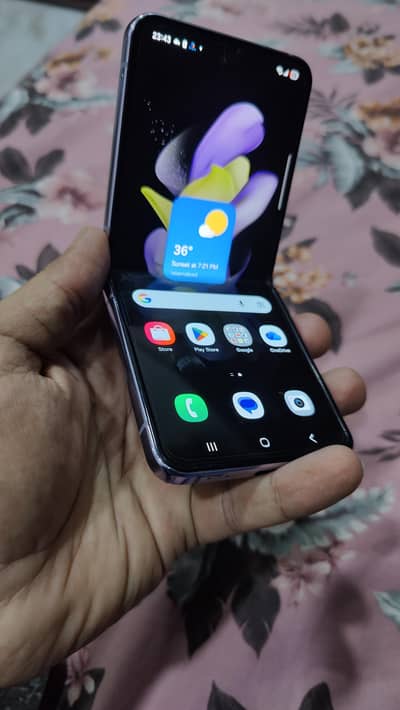 Samsung Mobile Z Flip 4