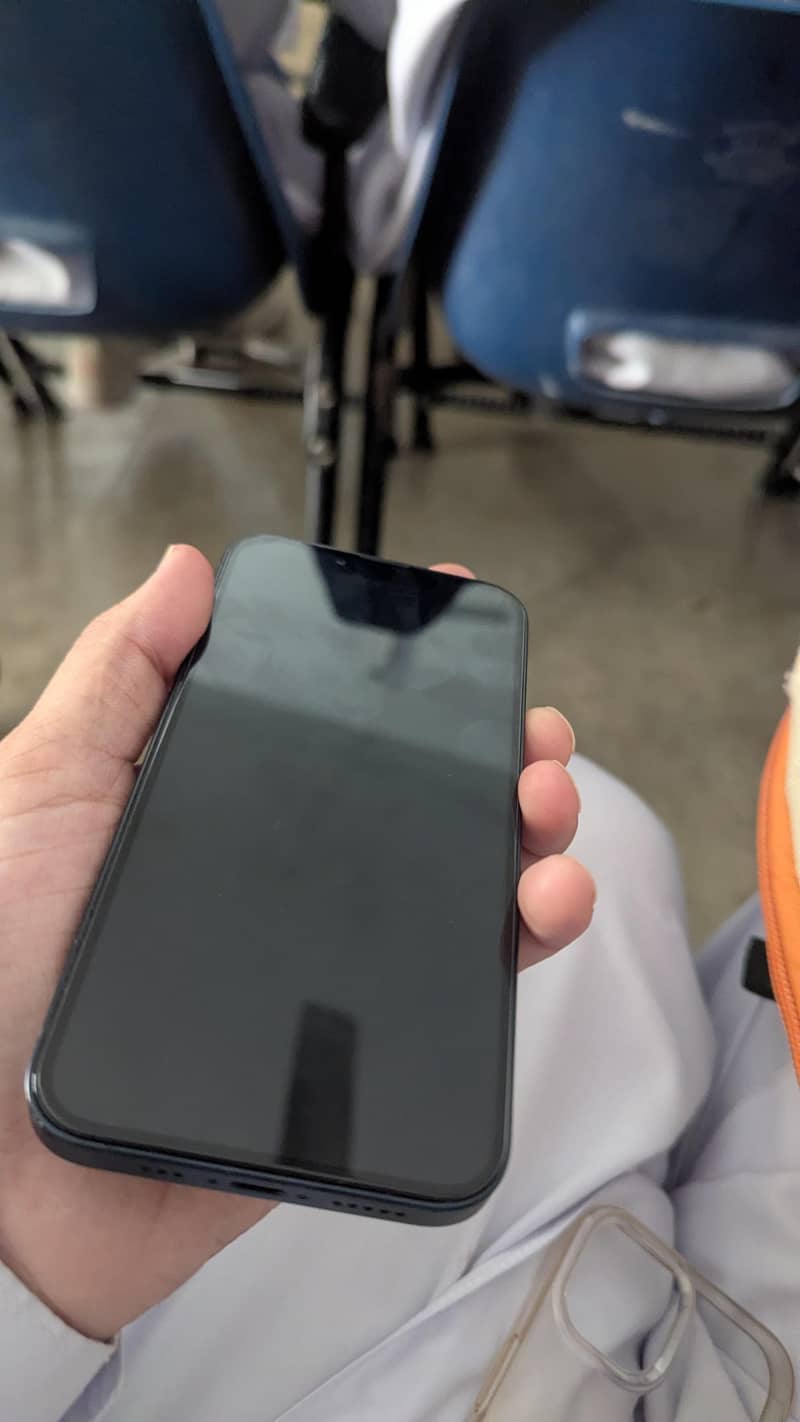 Apple iPhone 13 4