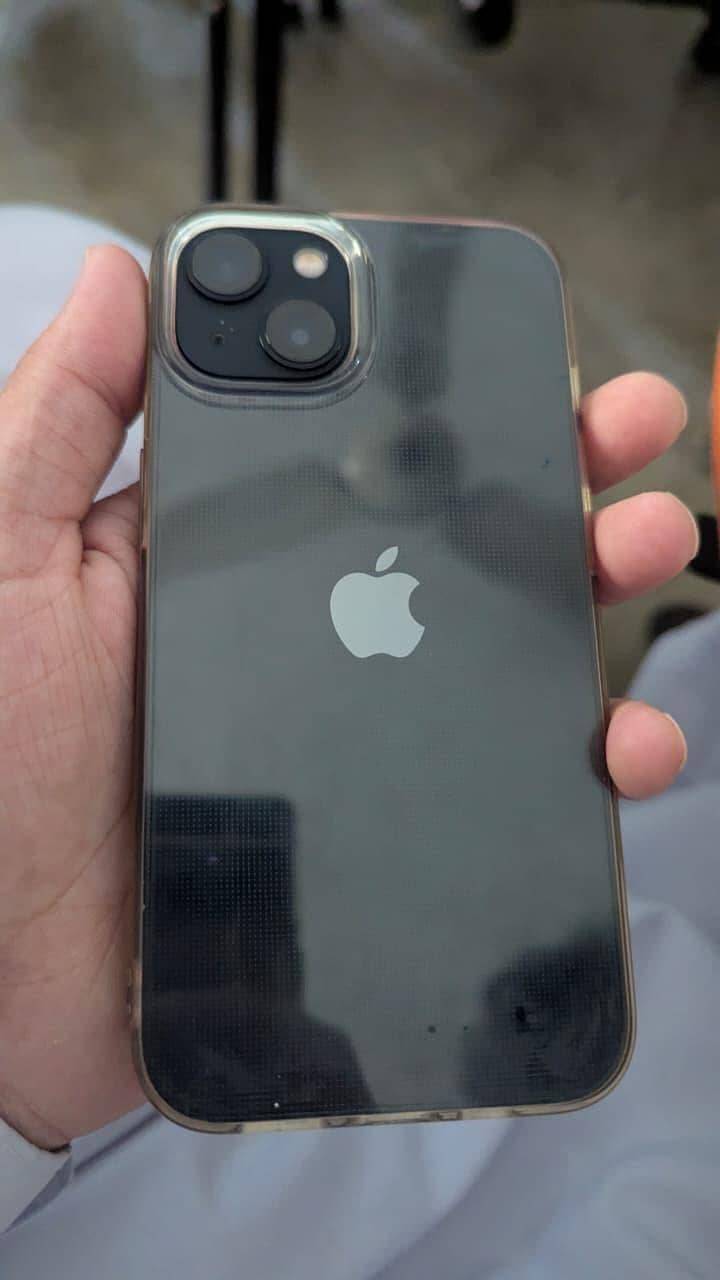 Apple iPhone 13 8