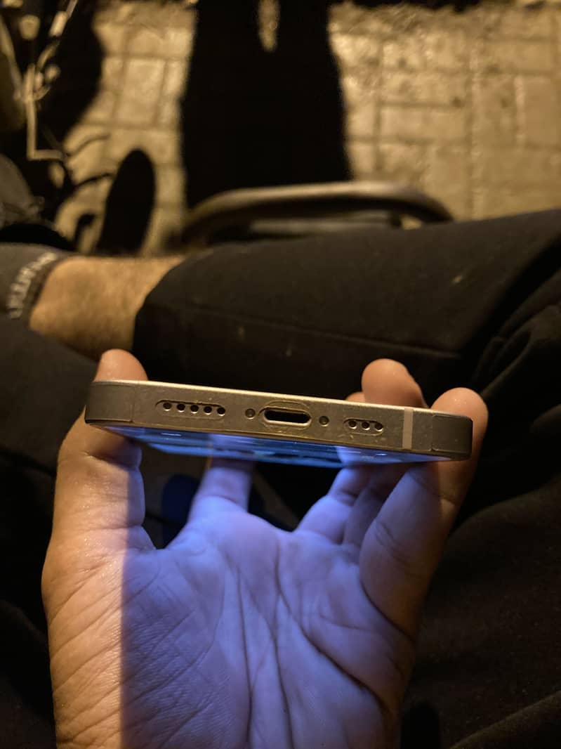 Apple iPhone 14 3