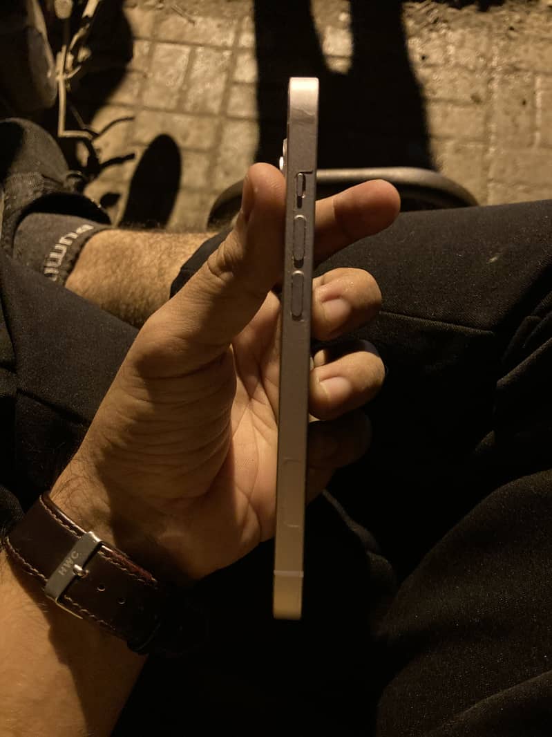 Apple iPhone 14 4