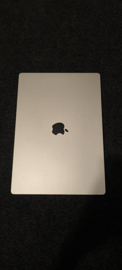 MacBook Pro M3 Pro 16"