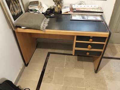 Computer table