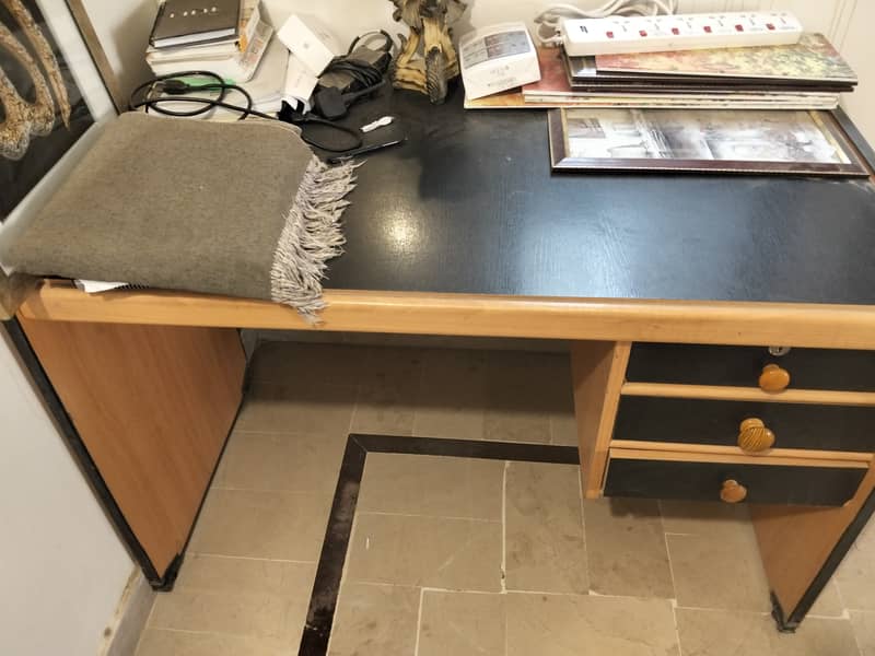 Computer table 1