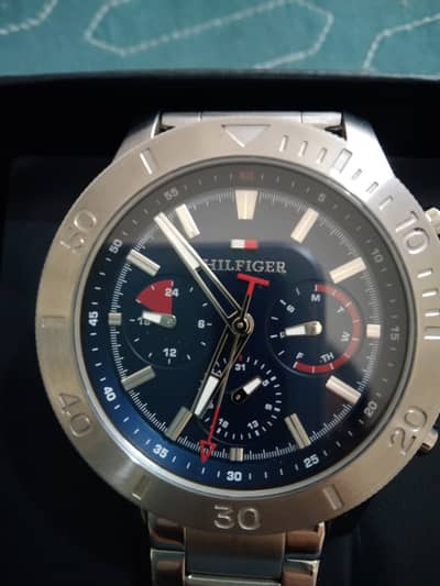Only 5 days use watch good and neet condition