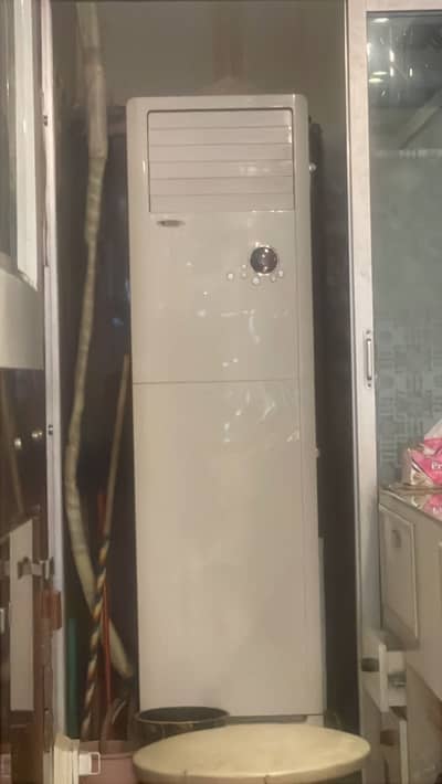 GREE STANDY AC 2 TON MINT CONDITION