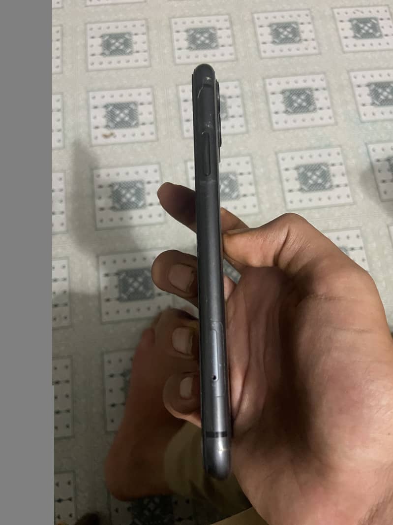 Apple iPhone 11 3