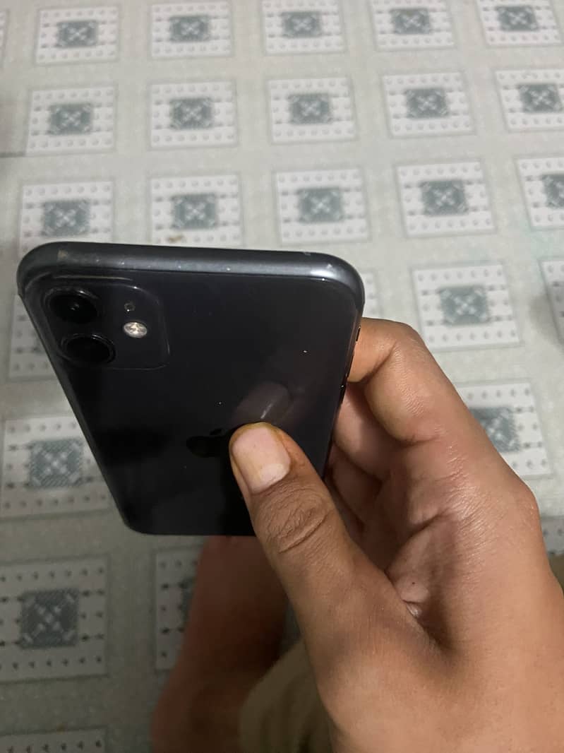Apple iPhone 11 4
